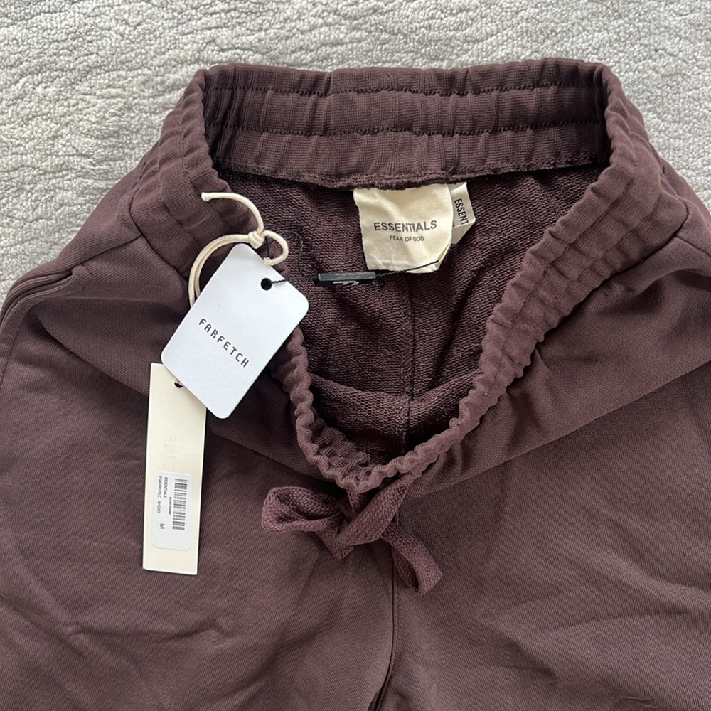 Essentials medium size short - Picture 2 of 2